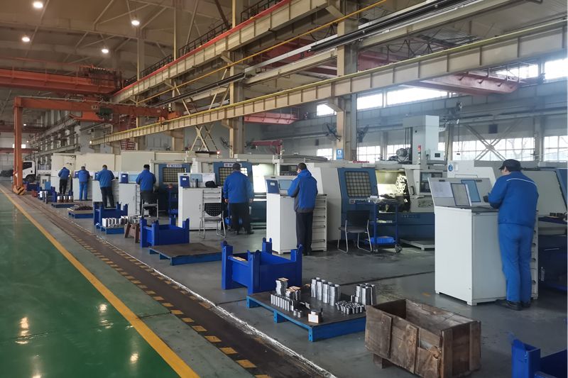 3、機(jī)加工車間數(shù)控車床班組全體員工早早進(jìn)入工作狀態(tài).jpg